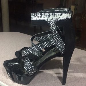 GUESS HEELS